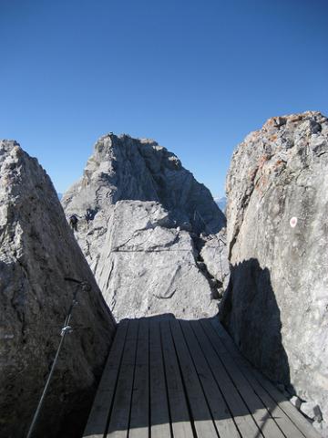 Der Holzsteg am Übergang zur Mittelspitze